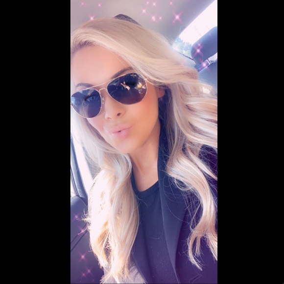 Meet your Posher, Stephanie - Picture 2 of 2